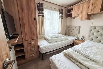Static Caravan for 6 People in Waveney District, Suffolk, Photo 2