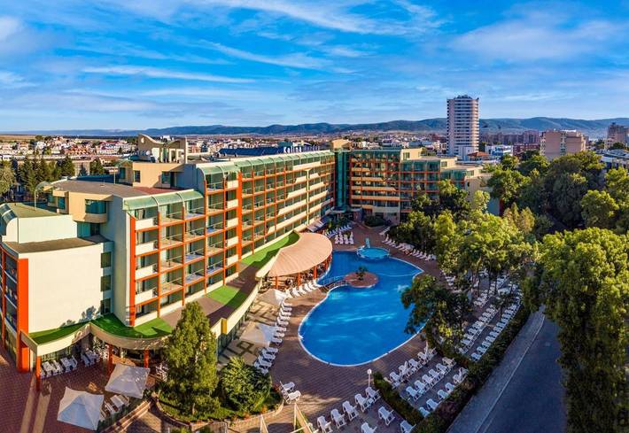 Hôtel pour 4 personnes, avec jardin ainsi que piscine et bassin pour enfant
