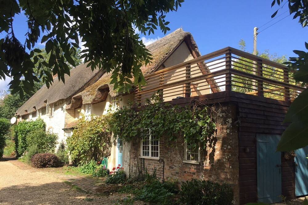 A Stunning Dorset Thatched Cottage  - Dog Friendly with Private Hot Tub in Dorset