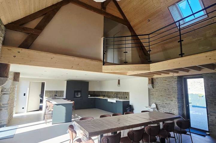 Location de vacances pour 10 personnes, avec jardin à Genêts