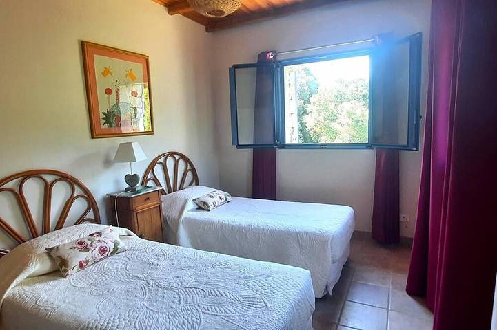 Location de vacances pour 6 personnes, avec jardin à Levie - 4