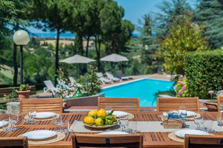 Villa für 10 Personen, mit Terrasse und Garten