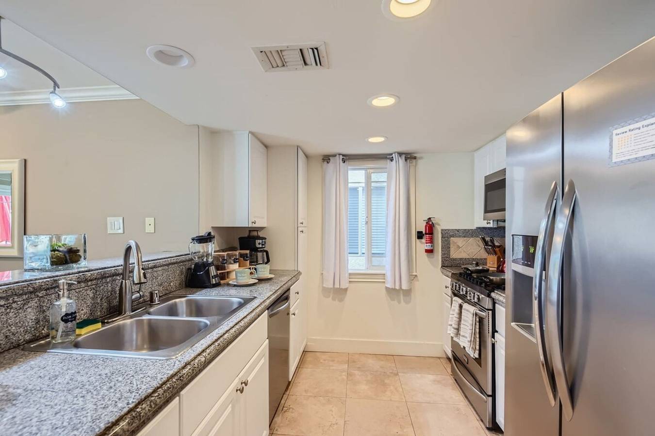 Apartamento entero, Chic Beachside   Bbq   Fast Wifi - C2 in Newport Beach, Condado de Orange