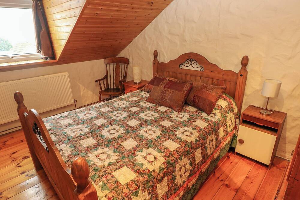 Harbour High Annex, pet friendly, with a garden in Fishguard in Fishguard, Pembrokeshire