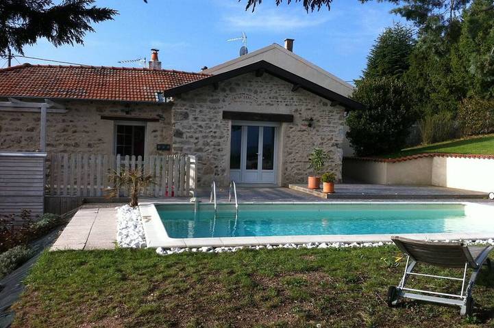 Gîte pour 8 personnes, avec jardin ainsi que terrasse et sauna