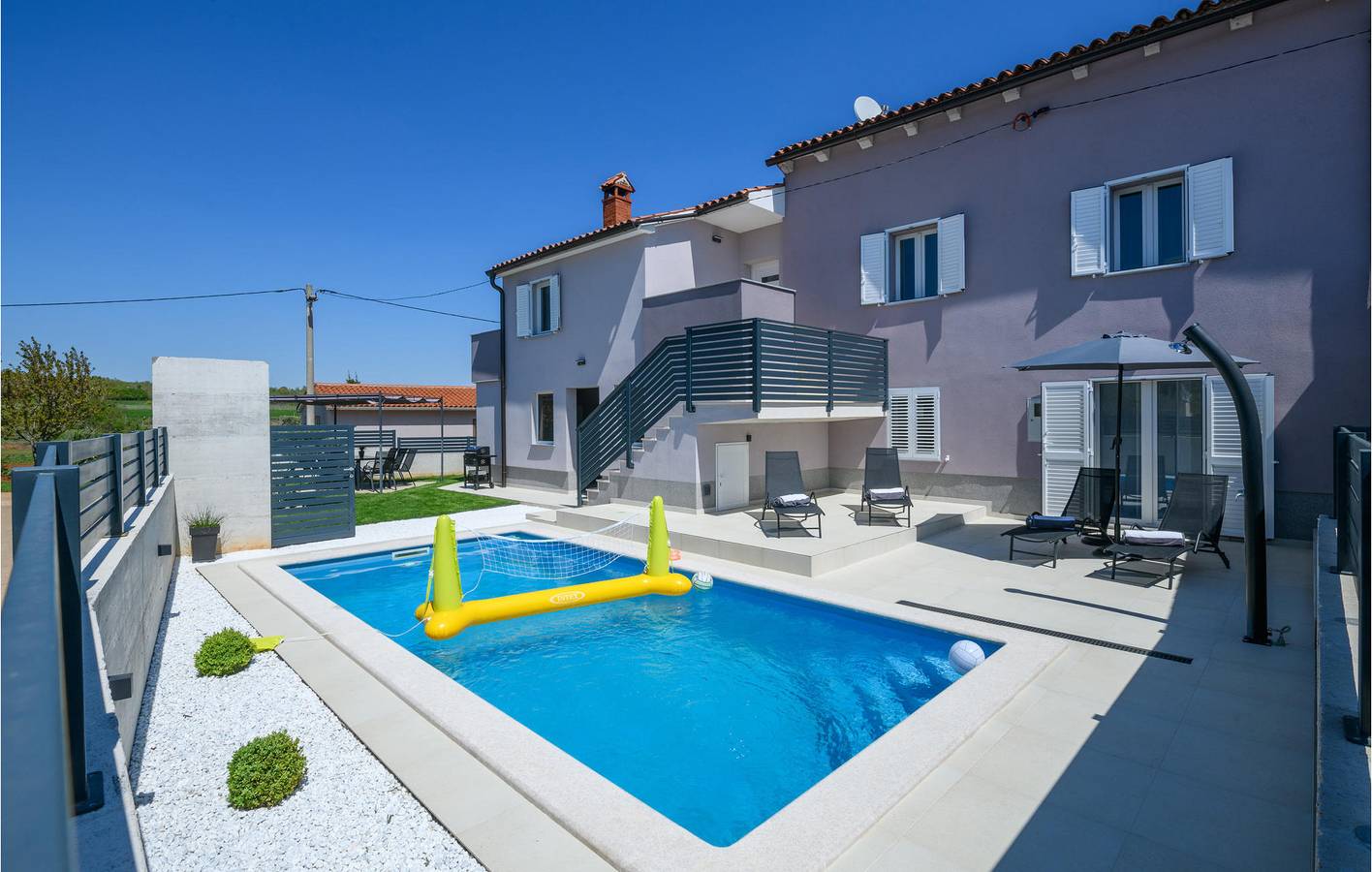 Ganze Ferienwohnung, Gemütlich, 2 km von Melnica entfernt: Modernes Apartment mit Pool, Terrasse und WLAN in Barban, Südküste Istrien