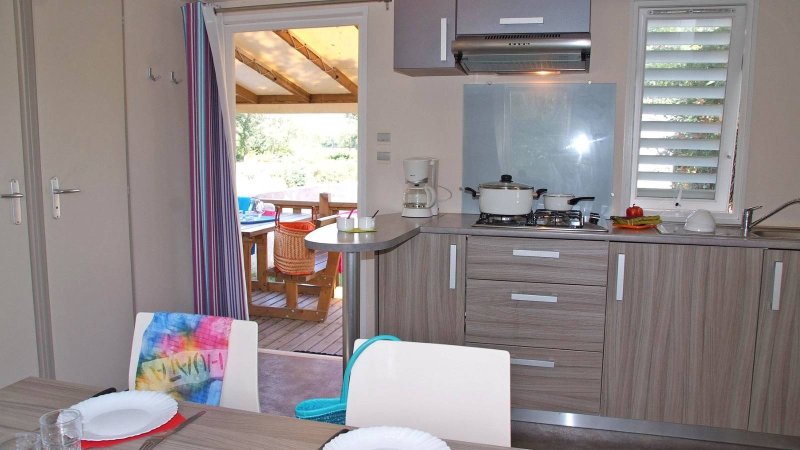 Caravane pour 4 personnes avec balcon in Saint-Raphaël, Côte méditerranéenne (France)