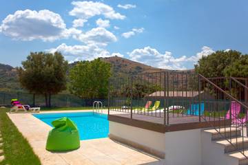 Cottage pour 8 personnes, avec terrasse et piscine à Pietralba