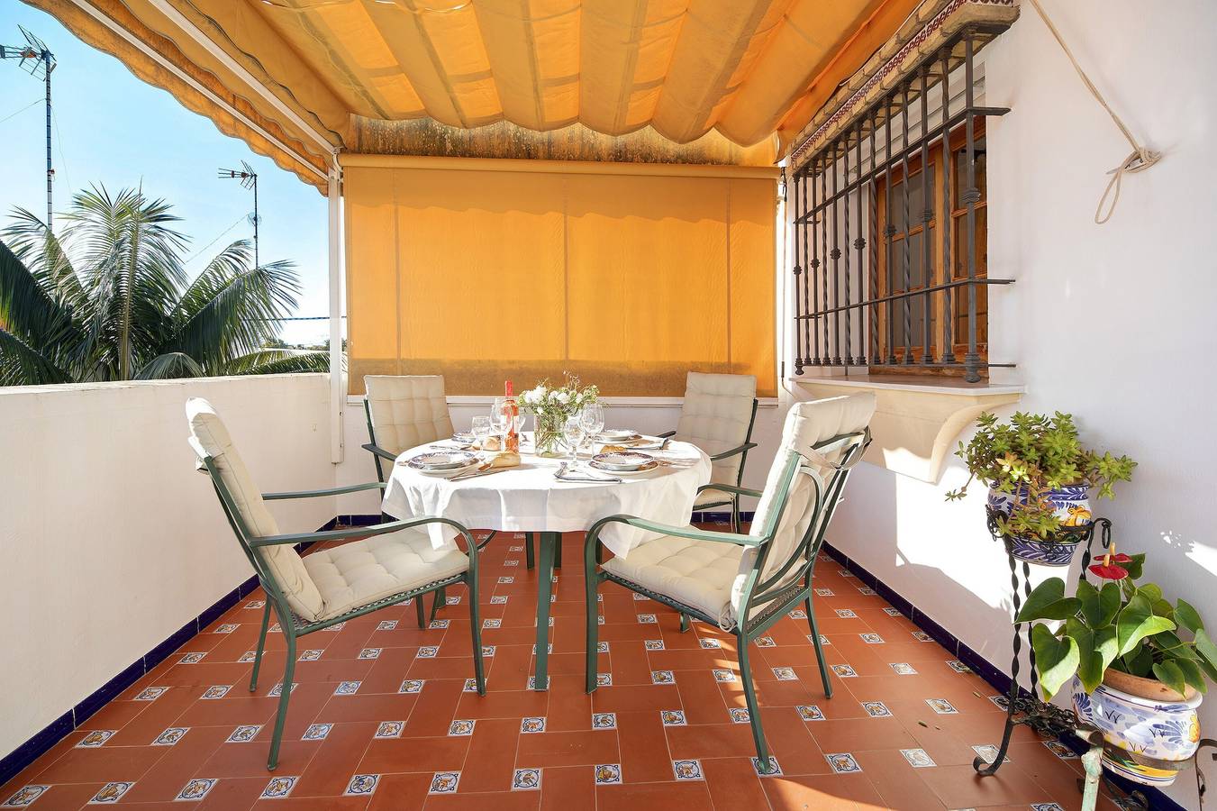 Appartement entier, Appartement 'Caracola' avec terrasse privée, Wi-Fi et climatisation in Chipiona, Costa de la Luz