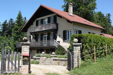 Maison de campagne pour 10 personnes, avec balcon et jardin dans Damprichard