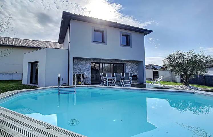 Location de vacances pour 6 personnes, avec Terrasse ainsi que Jardin et Piscine dans Thermes des Chenes (Saint-Paul-les-Dax)