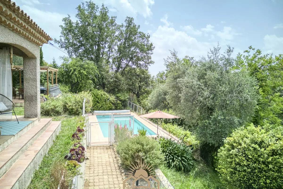 Maisons & Villas pour 8 Personnes in Le Rouret, Côte méditerranéenne (France)