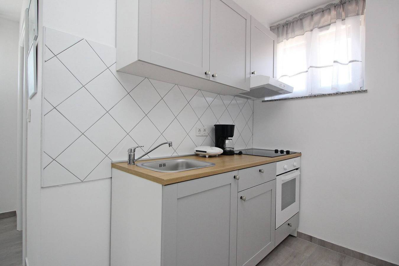Ganze Wohnung, Apartment Lavanda Nr. 3 - Untergeschoss, am Meer in Baska, Krk
