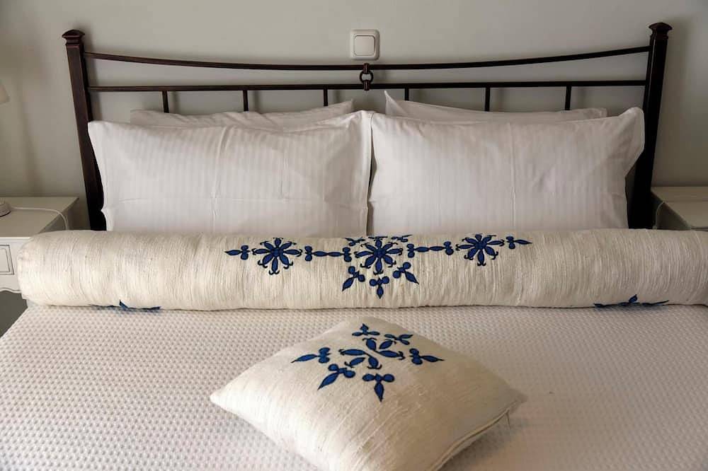 Charming maisonette in Molyvos in an ideal location in Petra, Lesbos