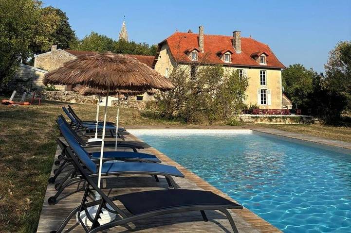 Location de vacances pour 29 personnes, avec Jardin à Bure-les-Templiers