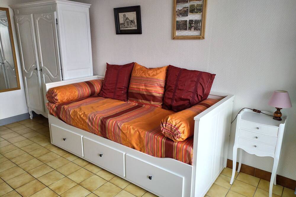 Apartamento entero, Alojamiento cálido y acogedor cerca del centro de la ciudad. in Bourg-en-Bresse, Región de Bourg-en-Bresse