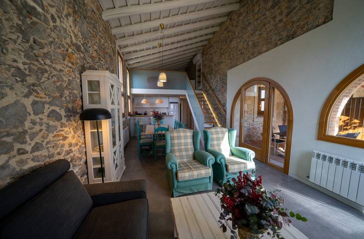 Gîte pour 5 personnes, avec terrasse ainsi que jardin et piscine, animaux acceptés à Bellcaire d'Empordà - 3