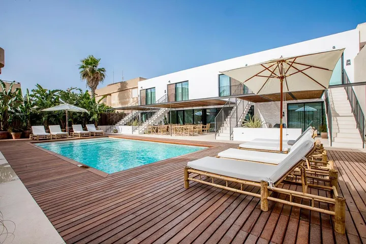 Gästehaus für 2 Personen, mit Terrasse und Seeblick sowie Ausblick und Pool - 1