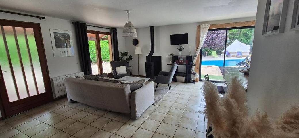 Location de vacances pour 9 personnes, avec vue ainsi que piscine et jardin à Salviac - 2