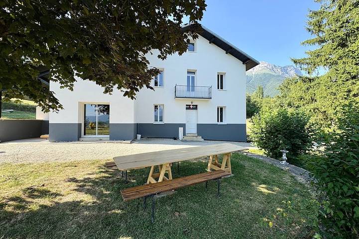 Location de vacances pour 14 personnes, avec Balcon et Jardin à Saint-Jean-de-la-Porte