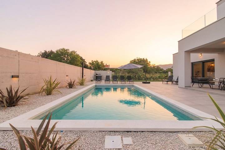 Location de vacances pour 8 personnes, avec piscine et balcon à Loborika - 2