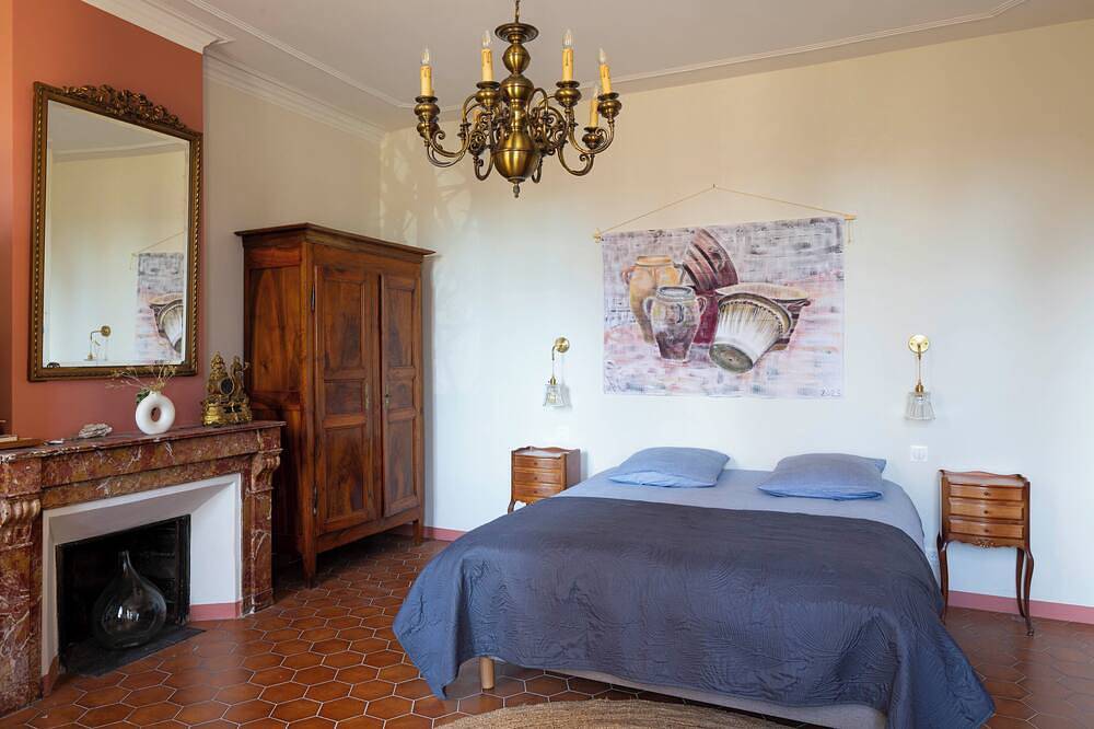 Elegant Provencal country house with vast wooded grounds and exceptional swimming pool in Trets, Region de Aix-en-Provence