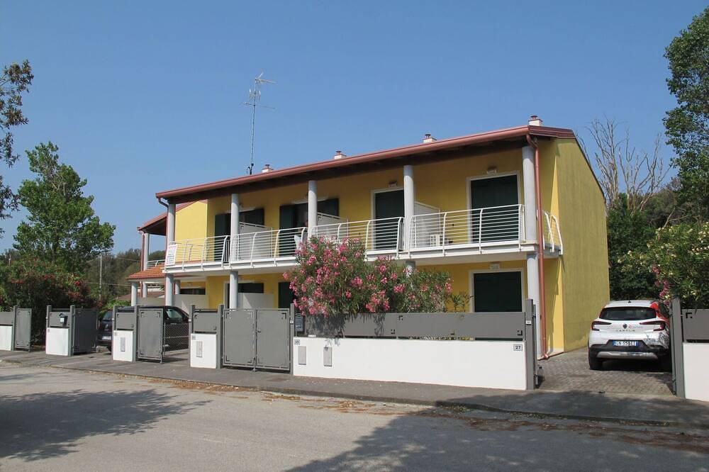 Herrliche Wohnung in einem Ferienhaus für 4 Personen mit Klimaanlage, W-Lan, Tv und Terrasse in Lido di Volano, Ferrara Provinz