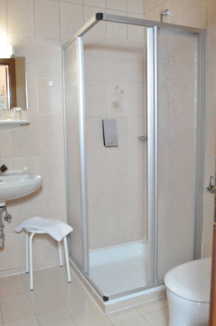 Doppelzimmer mit Dusche, Wc in Marktgemeinde Podersdorf am See, Neusiedlersee-Hügelland