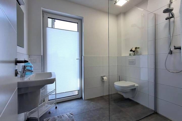 Ganze Wohnung, Modernes Apartment mit Terrasse & Garten, Parkplatz & 24h Self-Check-in in Ibbenbüren, Kreis Steinfurt