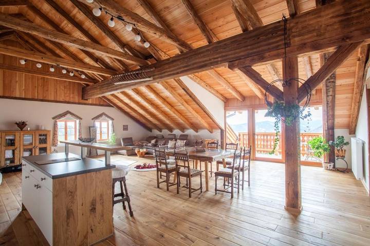 Ferienwohnung für 10 Personen, mit Pool und Sauna sowie Garten und Ausblick, mit Haustier