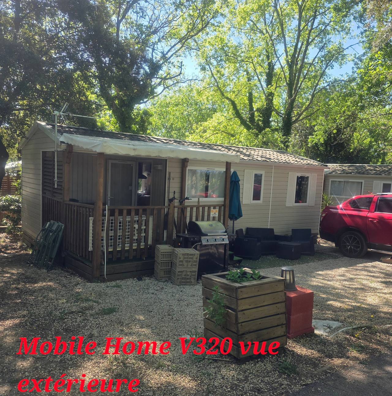 Mobil-home 3 chambres avec climatisation, piscine partagée et terrasse privée in Lagorce, Ardèche