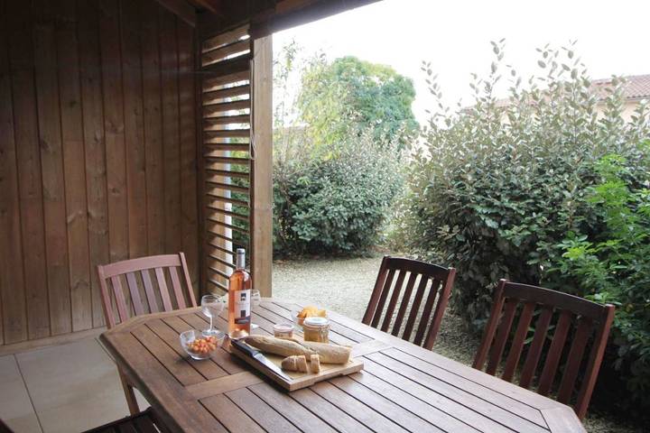 Parc de vacances pour 9 personnes, avec jardin et vue ainsi que bassin pour enfant et piscine, animaux acceptés en Dordogne - 4