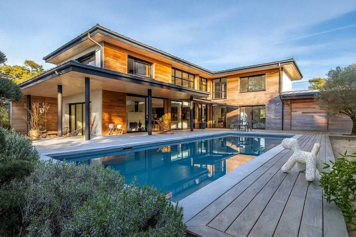 Villa pour 8 personnes, avec jardin ainsi que terrasse et piscine au Pays basque