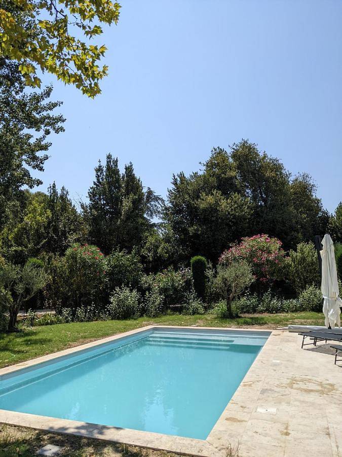 Location de vacances pour 12 personnes, avec piscine et jardin à Cavillargues - 2