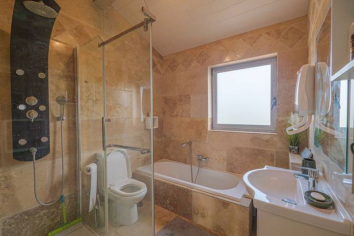 Location de vacances pour 23 personnes, avec balcon et jacuzzi à Saint-Hippolyte-de-Montaigu - 4