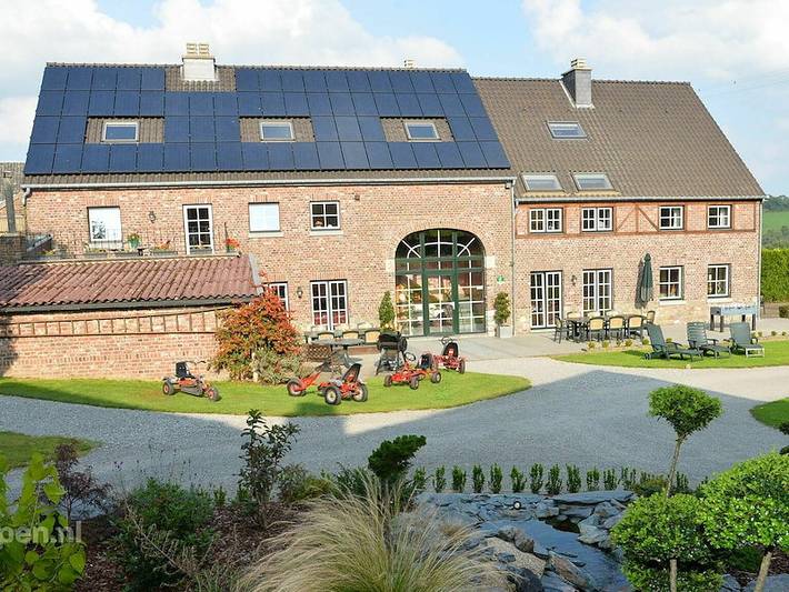 Ferienhaus für 25 Personen, mit Balkon/Terrasse und Terrasse sowie Garten und Sauna