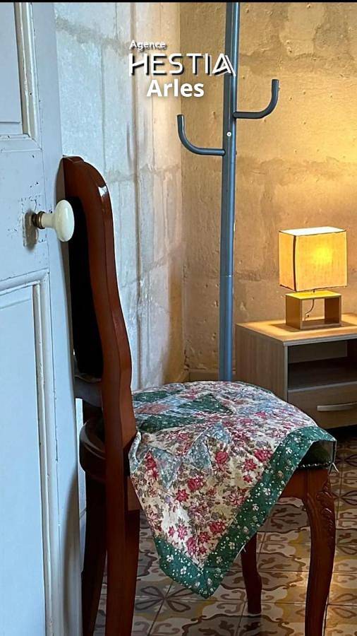 Gîte pour 6 personnes, avec terrasse dans Arenes D Arles