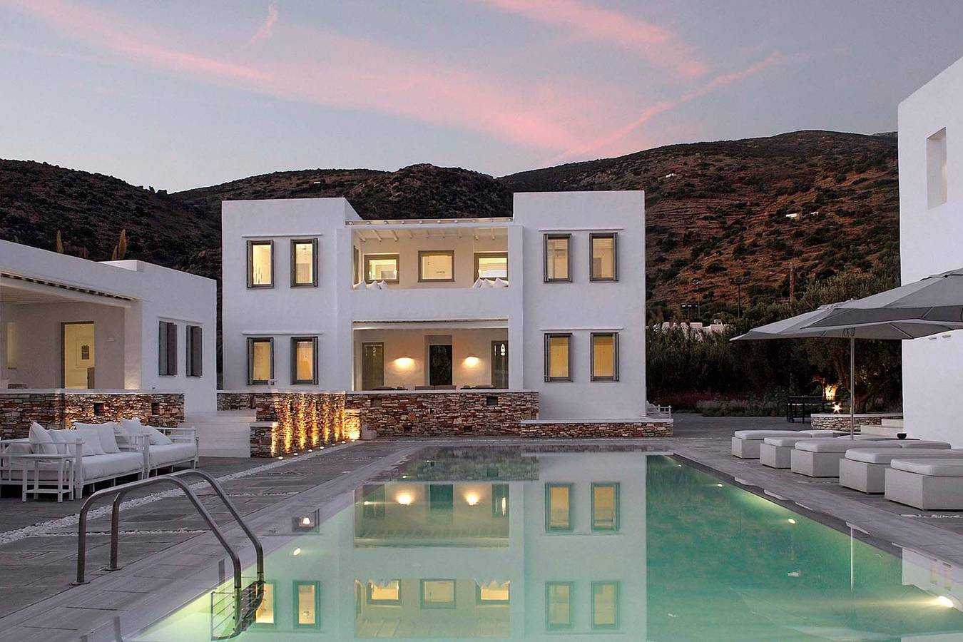 Thrilling Sifnos Villa | Villa Hedwig | 9 Bedrooms | Private Saltwater Pool | Bbq Facilities | Shaded Outdoor Dining Area | Private Garden | Private Basketball and Tennis court | Private Gym | Vathi in Playa de Vathi, Cícladas
