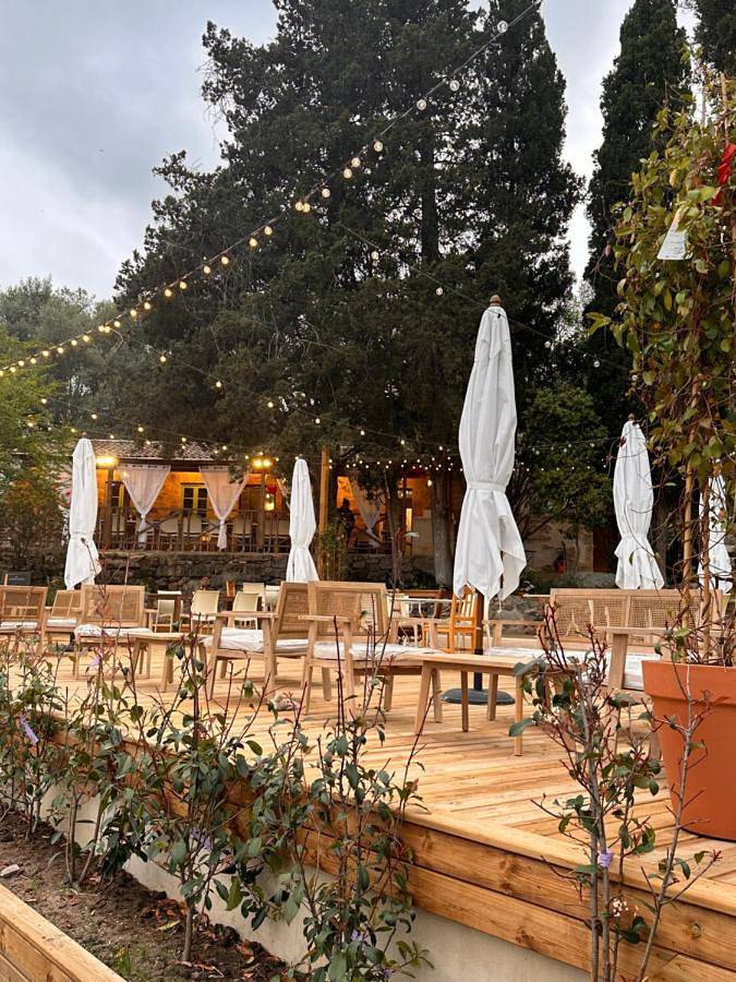 Camping pour 2 personnes, avec jardin ainsi que vue et piscine - 1