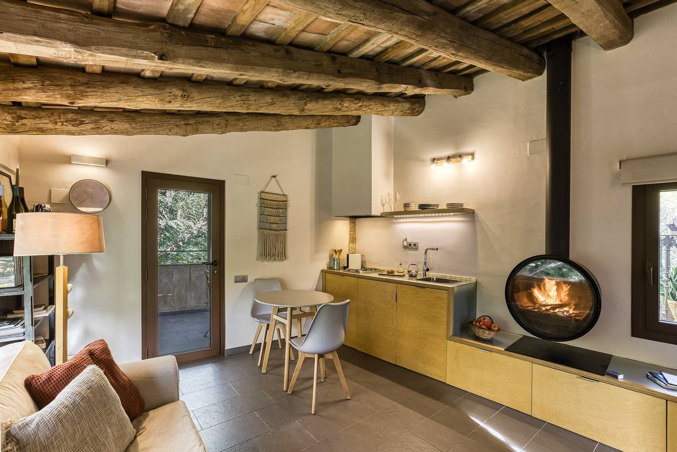 Apartamento vacacional "La Pallissa - Can Bonet" con vistas a la montaña, piscina compartida y Wi-Fi in San Martivell, Gironés