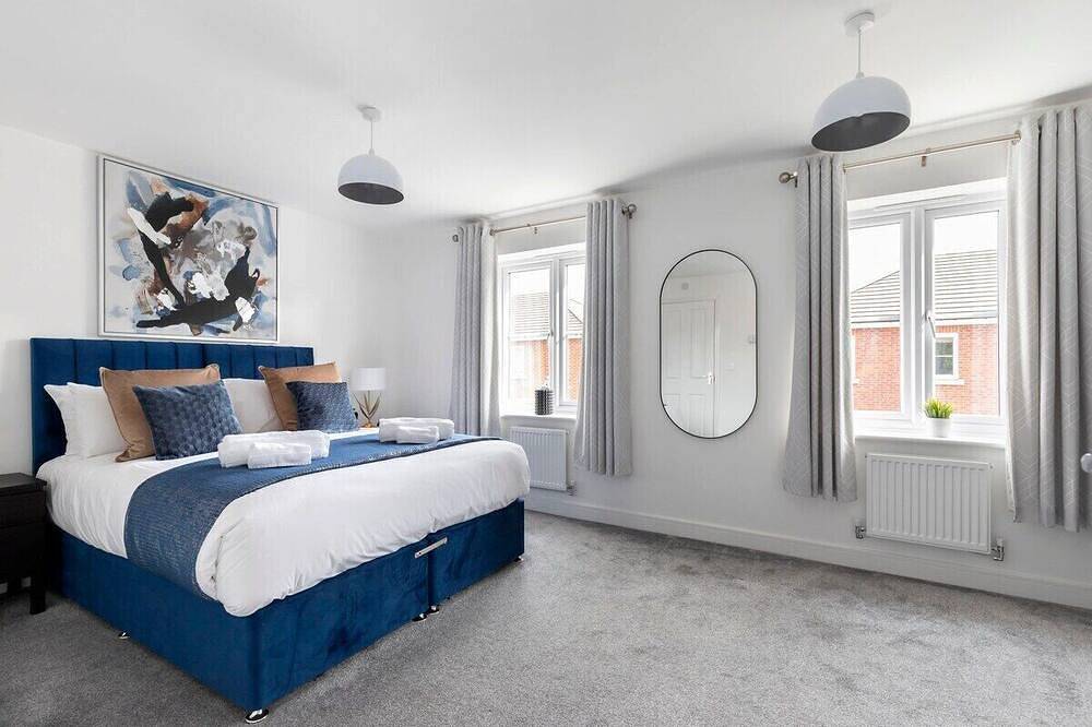 Moderno-Casa-Baño privado con ducha-Vista a la Calle in Cheltenham, Gloucestershire