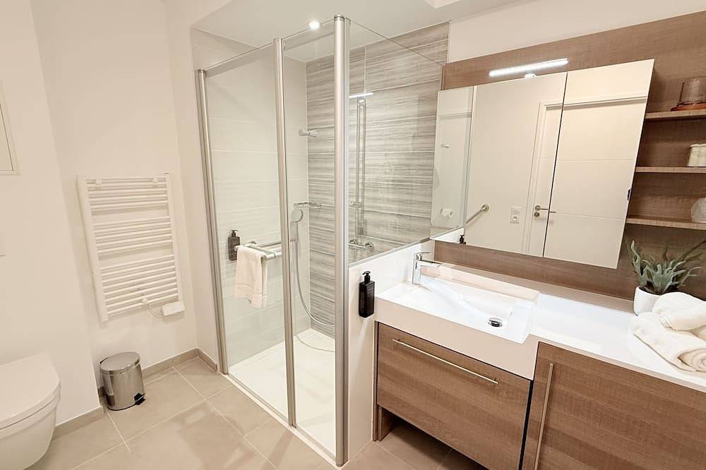 Entire apartment, Apartment-Ensuite with Shower in Aubenas, Ardèche