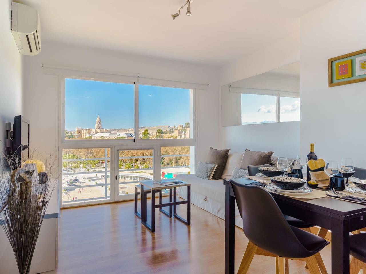 Entire holiday apartment, Lu&Cia Malaga Skyline in Playa de la Malagueta, Malaga