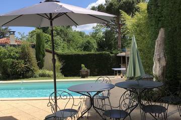 Gîte pour 5 personnes, avec terrasse et jardin à Trévoux