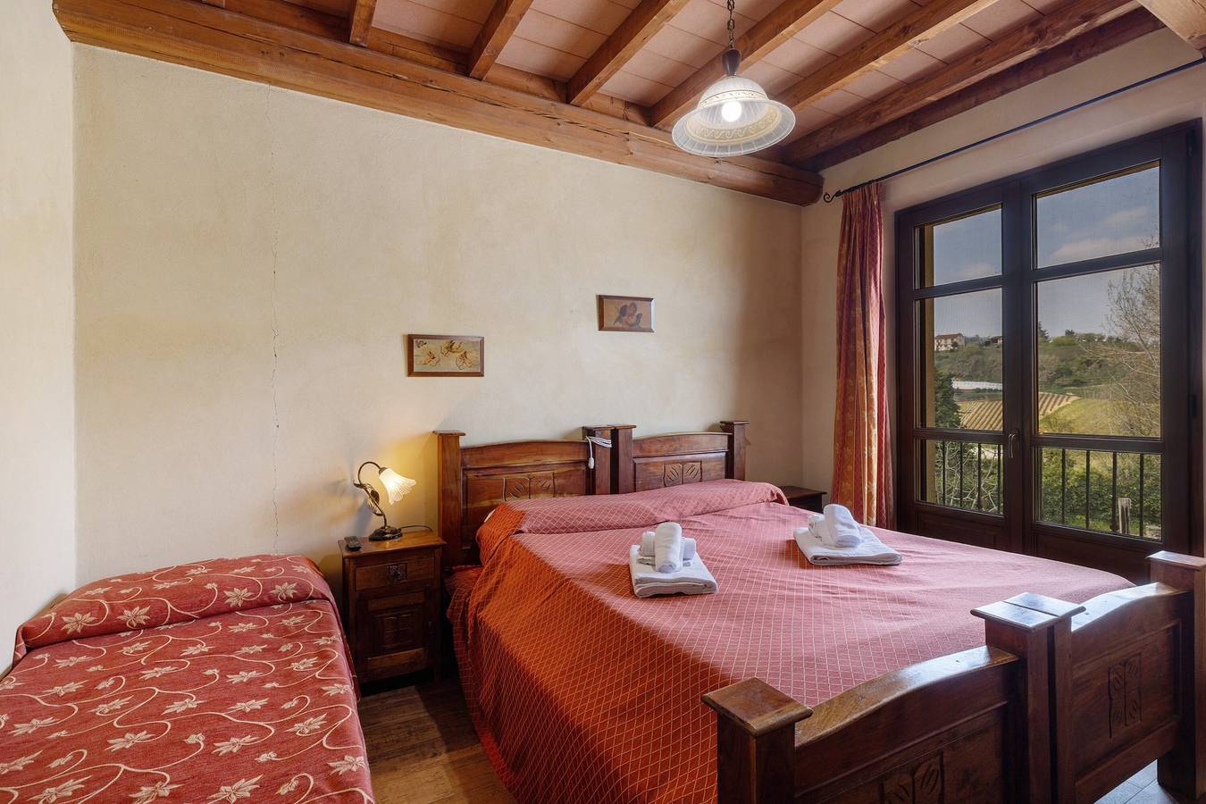 'Del Falegname' Room with Mountain View, Shared Pool, and Wi-Fi in Sommariva Perno, Langhe