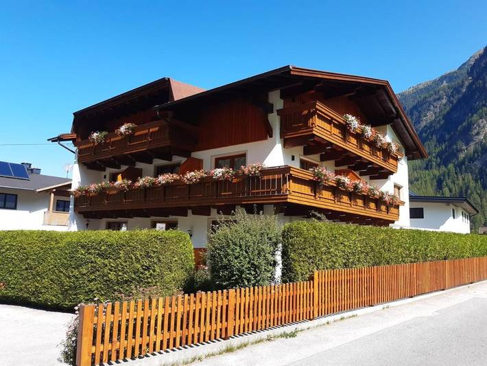 B&B für 2 Personen, mit Balkon und Terrasse sowie Garten und Sauna in Huben