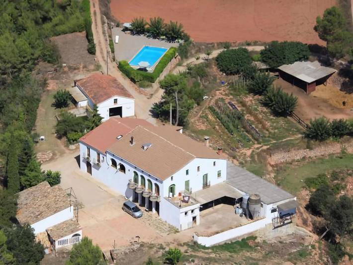 Casa de férias para 4 pessoas, com jardim e piscina em Bages