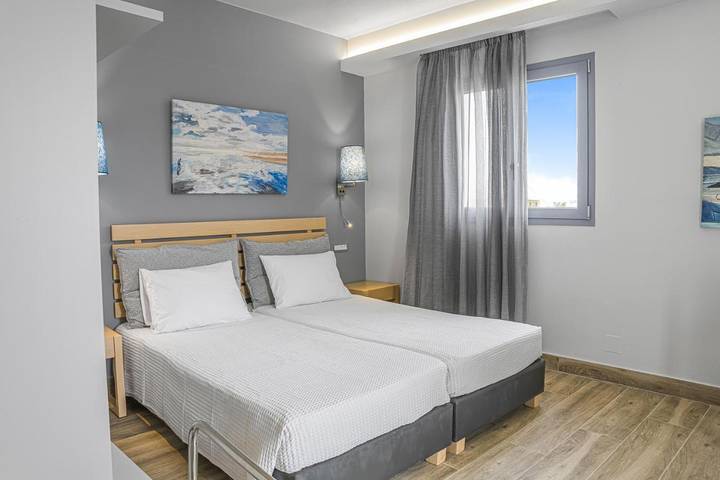 Holiday apartment for 2 people, with view and garden as well as pool in Malia