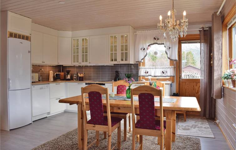 Ferienhaus für 7 Personen mit Terrasse in Vestfjorden