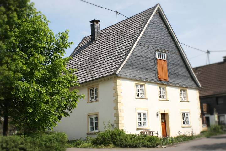 Ferienwohnung für 4 Personen, mit Balkon und Terrasse sowie Garten in Gummersbach